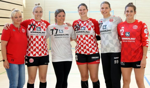 Trainerin Nikoletta Nagy (l.) und ihre Neuen (v. l.): Christin Kühlborn, Saskia Fackel, Lena Thoß, Lena Schmid und Larissa Platen.