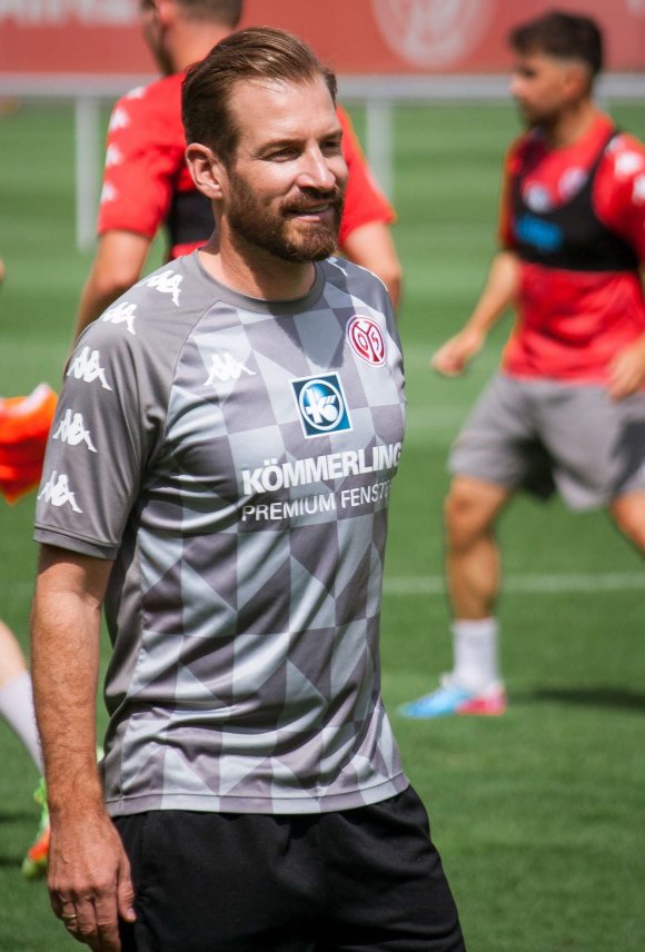 Jan Siewert ist mehr als eine Interimslösung nach dem überraschend abgesprungenen Bartosch Gaul, hat der FSV Mainz 05 entschieden und vertraut dem bisherigen Junioren-Chefcoach die U23 an.