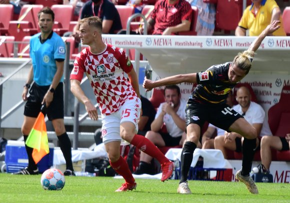 Niklas Tauer, einer von nur drei echten Mainzern in der Bundesliga, geht in sein drittes Profijahr.