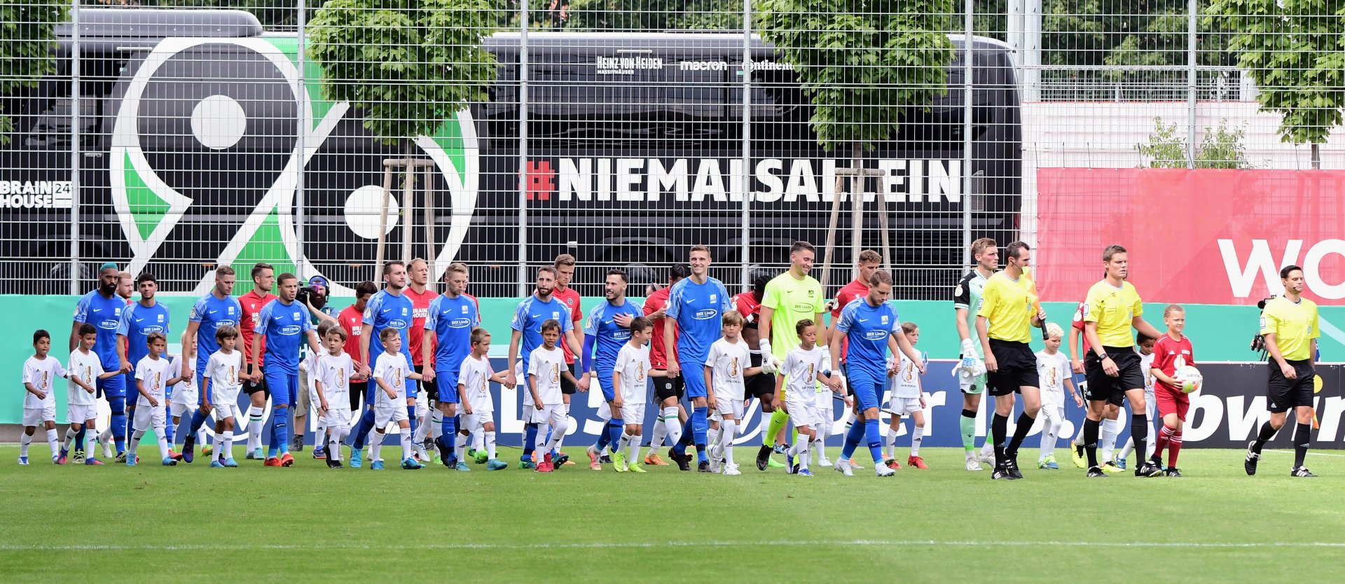 „Saugt die Atmosphäre auf“, hatte der neue Schott-Kapitän Tim Müller seinen Mitspielern vor dem Anpfiff empfohlen…