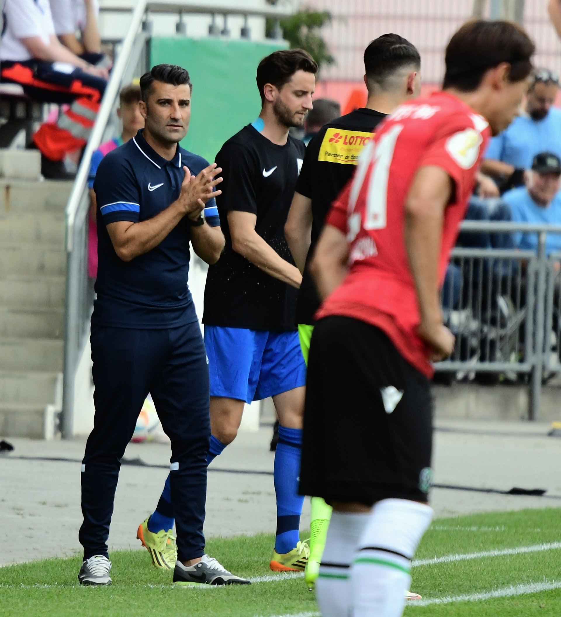 Ungeachtet der Niederlage zeigte sich Trainer Aydin Ay (l.) mit der Leistung seiner Mannschaft sehr zufrieden.