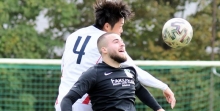 Dieses Kopfballduell wird TuS-Stürmer Lirion Aliu am Sonntag ganz sicher nicht verlieren: Ryutaro Kishi steht nicht mehr im Basara-Kader.