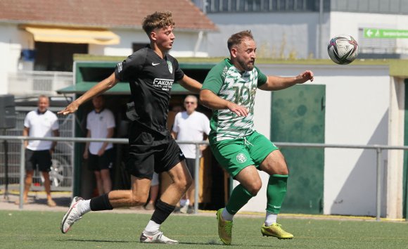 Leon Nauth setzt seinen Gegenspieler unter Druck. Mit dem 4:0 des Marienborner Außenstürmers war die Partie kurz nach der Pause entschieden.