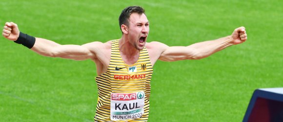 So freute Niklas Kaul sich über 14,90 Meter mit der Kugel.