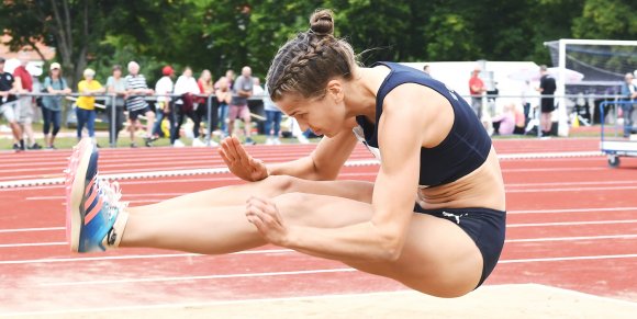 Mit 6,04 Metern stellte Mareike Rösing in Bernhausen ihre Weitsprung-Bestleistung ein.