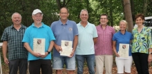 Drei Geehrte und vier Gratulanten beim MGC-Sommerfest mit (v. l.) dem Vereinsvorsitzenden Norbert Kramer, Michael Bamberg, Patrick Beringhausen, Alexander Reinemann, Stefan Frey, Alice Kobisch und Karin Augustin.