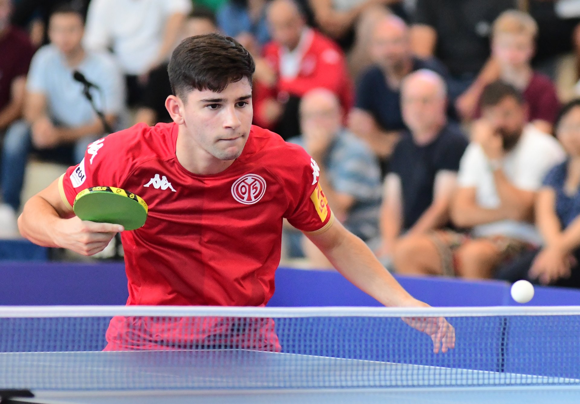 Jetzt hat auch Carlo Rossi sein Debüt in der Tischtennis-Bundesliga gegeben. Und das konnte sich sehen lassen. Der Italiener in Diensten des FSV Mainz 05, der am ersten Spieltag noch ausgesetzt hatte...