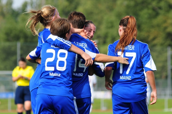 Vor dem Spiel gegen den FFV Fortuna Göckingen stellt sich eigentlich nur zwei Fragen: Wem gibt Trainer Mischa Lautenschläger eine Pause? Und: Wie oft dürfen die Schott-Fußballerinnen diesmal jubeln.