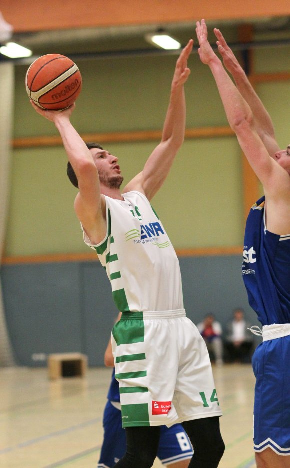 Dennis Machlab steuerte zum Nieder-Olmer Auftaktsieg 27 Punkte bei und war doch nur zweitbester Scorer...