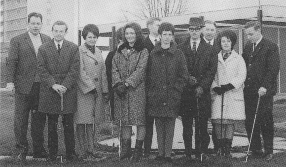 Mitbegründer und Mitglieder des 1.MGC Mainz im Jahr 1965 (v.l.): Friedrich Egli, Dietmar Pertgen, Mildred Weiß, Sylvia Hauser, Manfred Stapf, Monika Stapf, Monika Jertz, Günther Jertz, Heinz Paucken, Ingeborg Bäcker, Willi Schumacher.