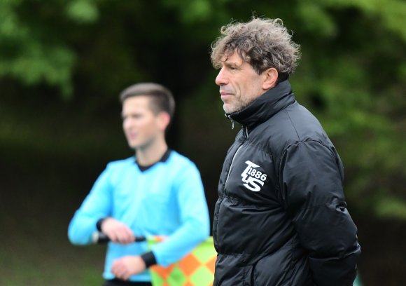 Trainer Kayhan Cakici ärgerte sich über Platz und Referees. Mit seiner Mannschaft war er zufrieden.