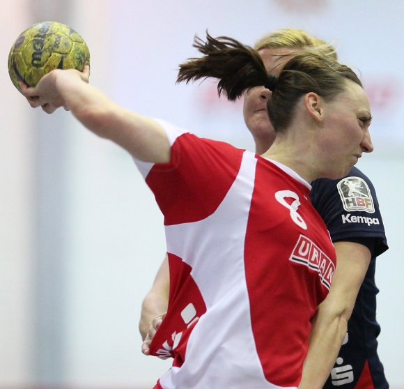 Durcharbeiten zum Erfolg: Ohne Kampfeswille und den Mut des Außenseiters wird es für Julia Löbiich und den FSV Mainz 05 bei Erstligaabsteiger HSG Bensheim-Auerbach kaum etwas zu holen geben.