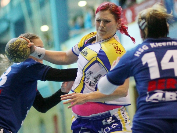 Einigen Bretzenheimer Spielerinnen wollte es diesmal nicht recht gelingen, zu ihrer Rolle zu finden. Annika Hermenau versuchte sich in den falschen Momenten zum Abschluss und blieb ohne Treffer. 