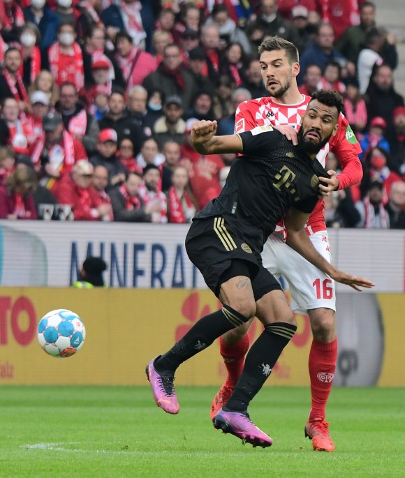 Eric-Maxim Choupo-Moting, einst mit 05-Innenverteidiger Stefan Bell in einem Team, steht beim FC Bayern nicht mehr im Lewandowski-Schatten.