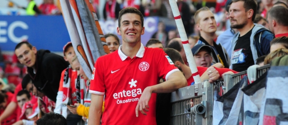 Man wird sich ja noch freuen dürfen - auch wenn dem 2:1-Sieg gegen den FC Augsburg, wie auch Stefan Bell einräumte, keine zufriedenstellende Leistung vorausging.