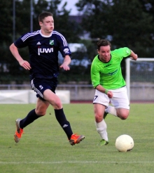 Florian Fiessler (r.) brachte die SpVgg Ingelheim in Rüssingen noch vor der Pause mit 2:1 in Führung.