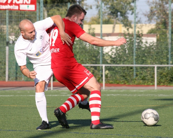 Sportausmainz ist für die Bebilderung des VfB-Heimspiels gegen Wormatia Worms II nicht etwa ins Archiv hinabgestiegen. Ex-Kapitän Dennis Bingenheimer half gegen den Tabellenzweiten in der Innenverteidigung aus. 