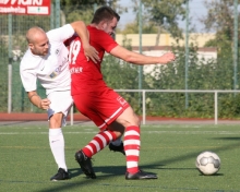 Sportausmainz ist für die Bebilderung des VfB-Heimspiels gegen Wormatia Worms II nicht etwa ins Archiv hinabgestiegen. Ex-Kapitän Dennis Bingenheimer half gegen den Tabellenzweiten in der Innenverteidigung aus. 