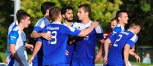 Nils Letz (Nummer 13) durfte sich als Schütze des einzigen Tores im Spiel des SV Gonsenheim gegen den SC Hauenstein feiern lassen.