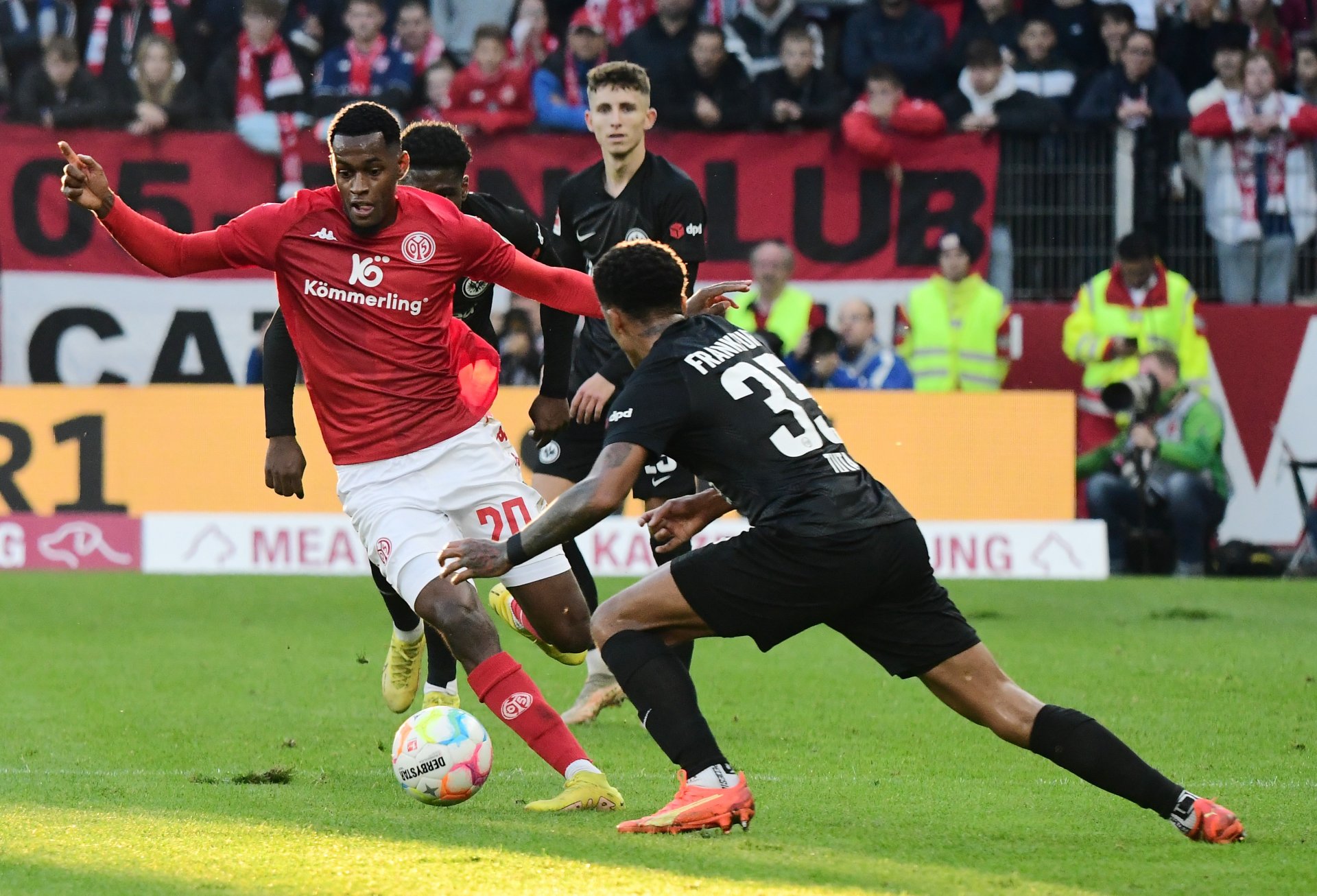 In gewisser Weise der Mann des Tages: Edimilson Fernandes‘, dessen Vertragsverlängerung bis 2026 der Verein vor Spielbeginn bekanntgegeben hatte.