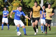 Metealp Akcay (l.) brachte den SKC Barbaros unmittelbar nach der Pause mit 3:2 in Führung, doch am Ende unterlagen die Türken dem TSV Mommenheim mit 3:4