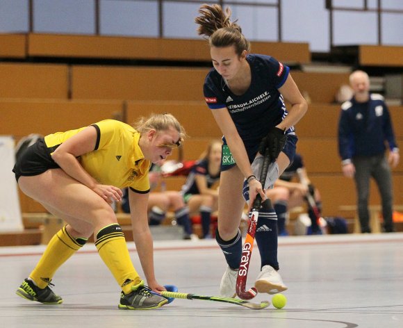 Susann Emek (r.) und der TSV Schott stritten sich in der vergangenen Hallensaison mit dem TV Alzey um den vorletzten Platz in der Zweiten Regionalliga, in dieser Saison soll es deutlich besser aussehen.