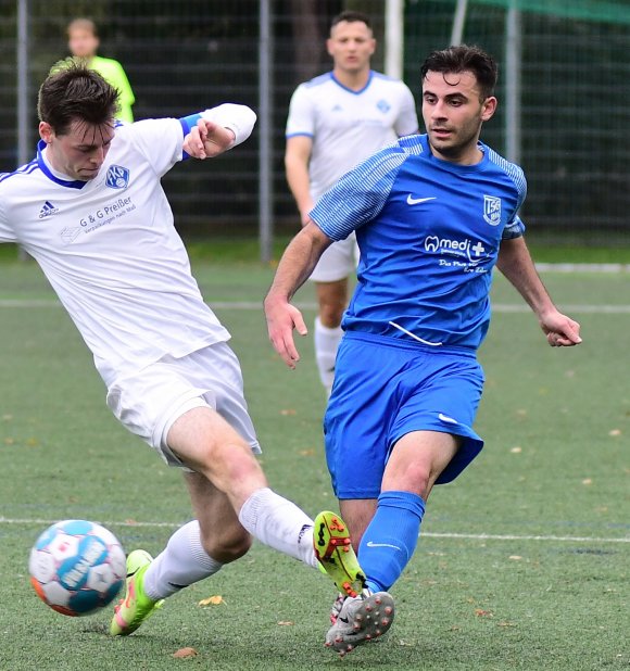 Navid Gharahgozlou (r.) erzielte beim jüngsten Spiel der TSG Bretzenheim 46 sein erstes Saisontor. Er ist einer derjenigen, die sich nach längerer Fehlzeit wieder als Stammkraft empfehlen.