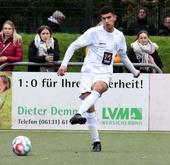 Auf Innenverteidiger Ufuk Kömesügütlü und die Gonsenheimer Hintermannschaft kommt am Sonntag vermutlich viel Arbeit zu.