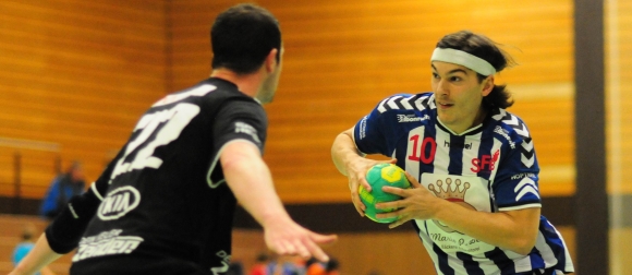 EIn Problem der Budenheimer ist die allzu magere Ausbeute bei den Abschlüssen. Lukas Scheer (r.) etwa bekam bei vier Versuchen keinen einzigen Ball im Binger Tor unter.