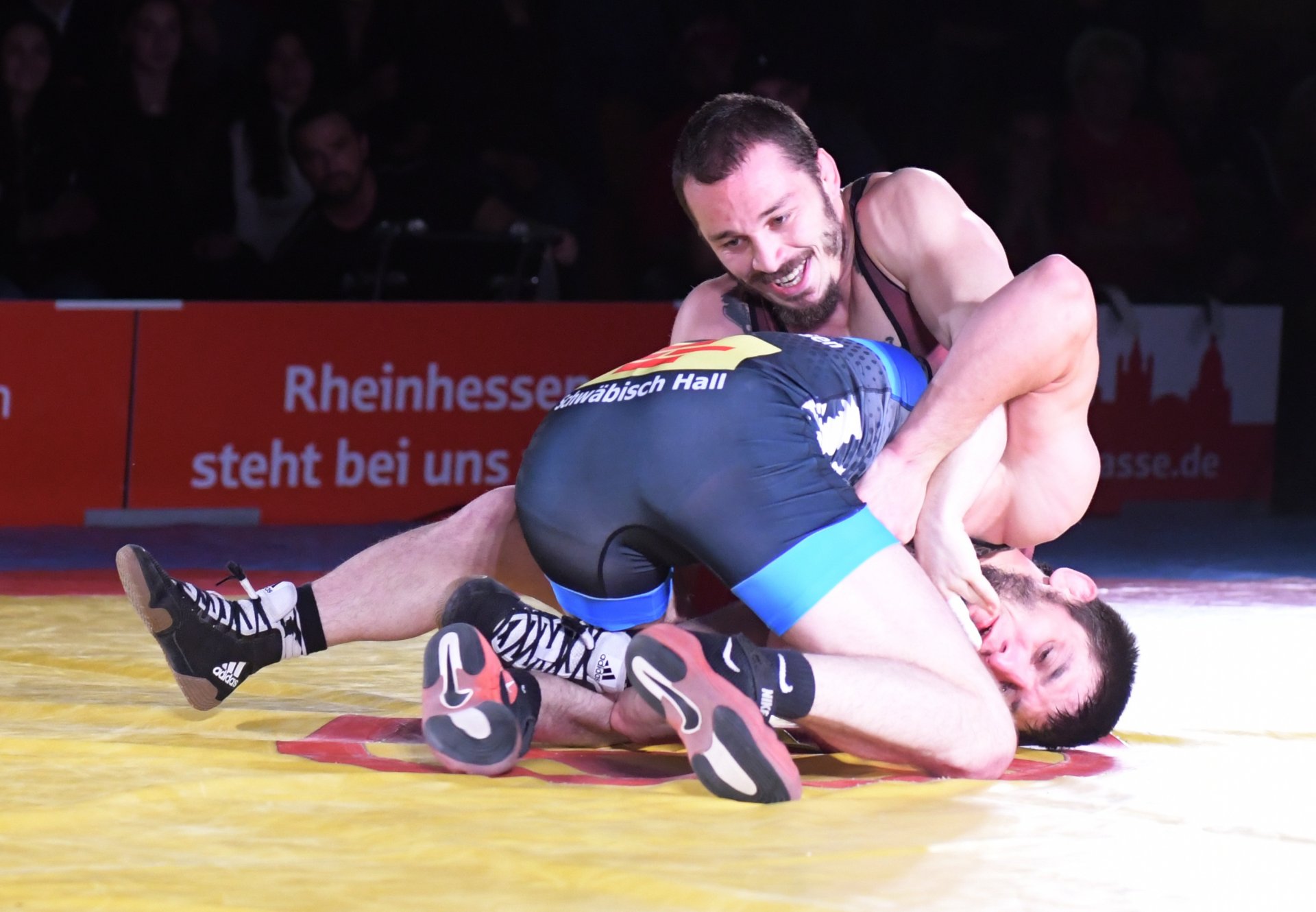 Auch im hochklassigen Duell zwischen Bujiashvili und Artem Gebekov gab die größere Kraft den Ausschlag...