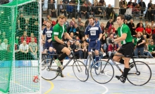 Der ging rein - aber es war einer von nur zwölf Treffern, die Moritz Rauch (hinten links) und Janis Stenner (2.v.r.) in der Aufstiegsrunde erzielten. Das war zu wenig.