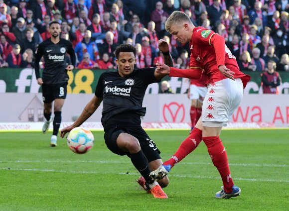 Eine Verletzung aus dem Eintracht-Spiel kostet Jonathan Burkardt das Trainingslager auf Mallorca.