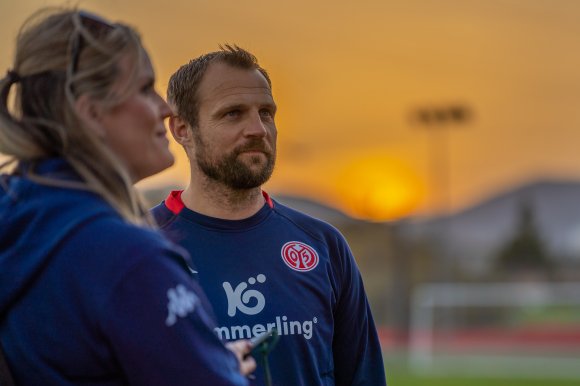 Auch die Abendsonne entbot Bo Svensson und Pressesprecherin Silke Bannick noch einen Gruß.