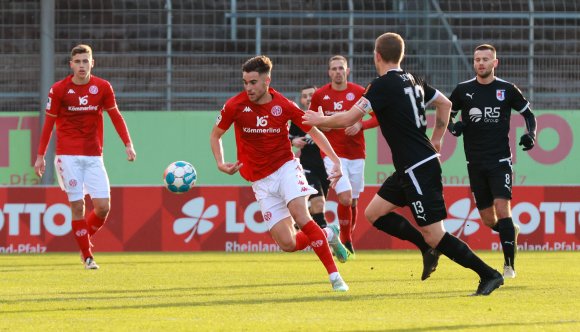 Lasse Wilhelm (l.) überzeugte vor der Viererkette und mit einem präzisen Abschluss.