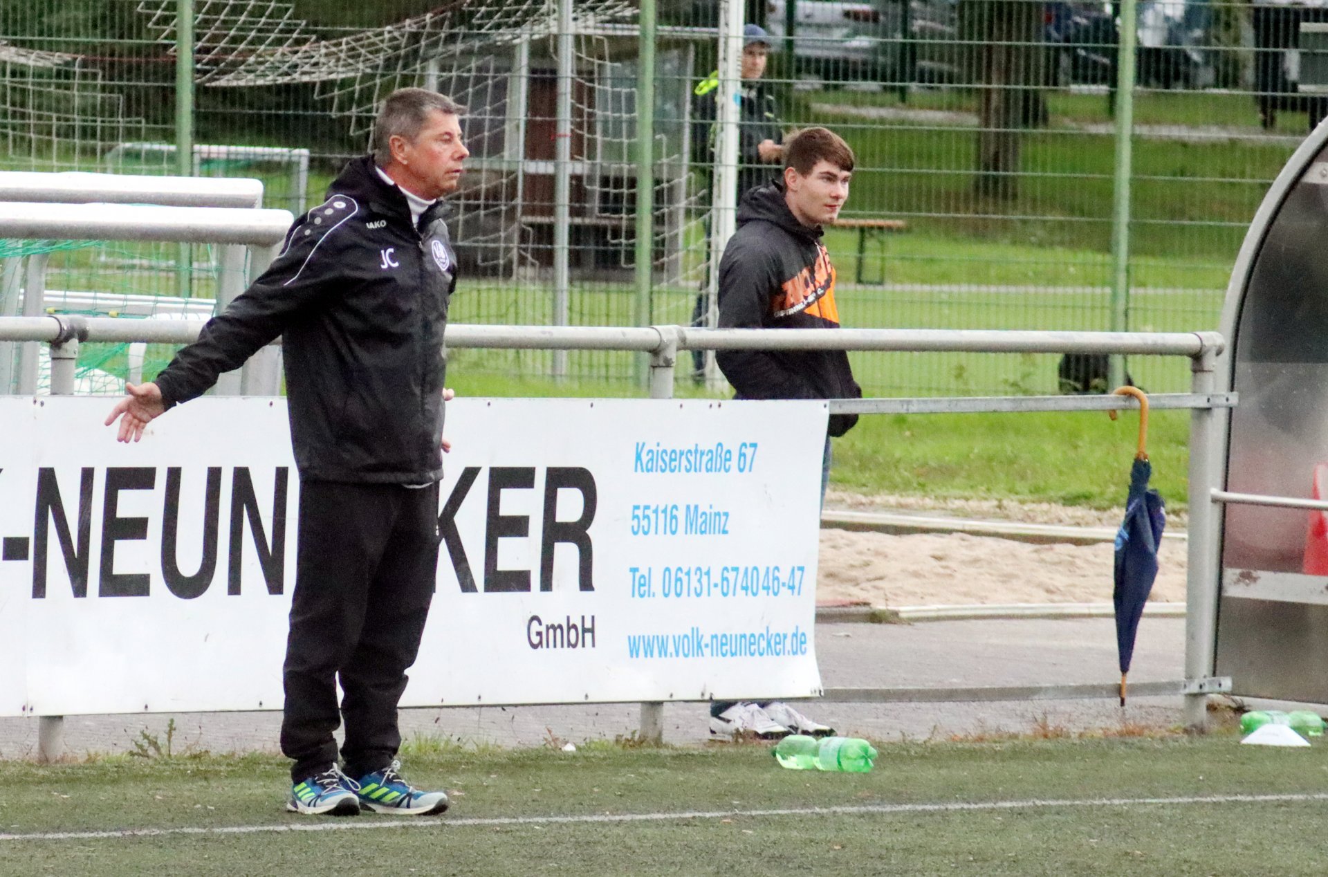 Das gab es im höherklassigen rheinhessischen Fußball vermutlich noch nie: Zum zweiten Mal muss Jürgen Collet beim selben Verein feststellen, dass nicht zusammenpasst, was als gute Idee erschien. Im Unterschied zur vier Jahre zurückliegenden Saison tritt der Coach, dem nach wenigen Wochen sein Kotrainer Niklas Grimm abhandengekommen ist, diesmal vor der Winterpause zurück. Die Nachfolge ist zum Jahresende nicht geklärt.