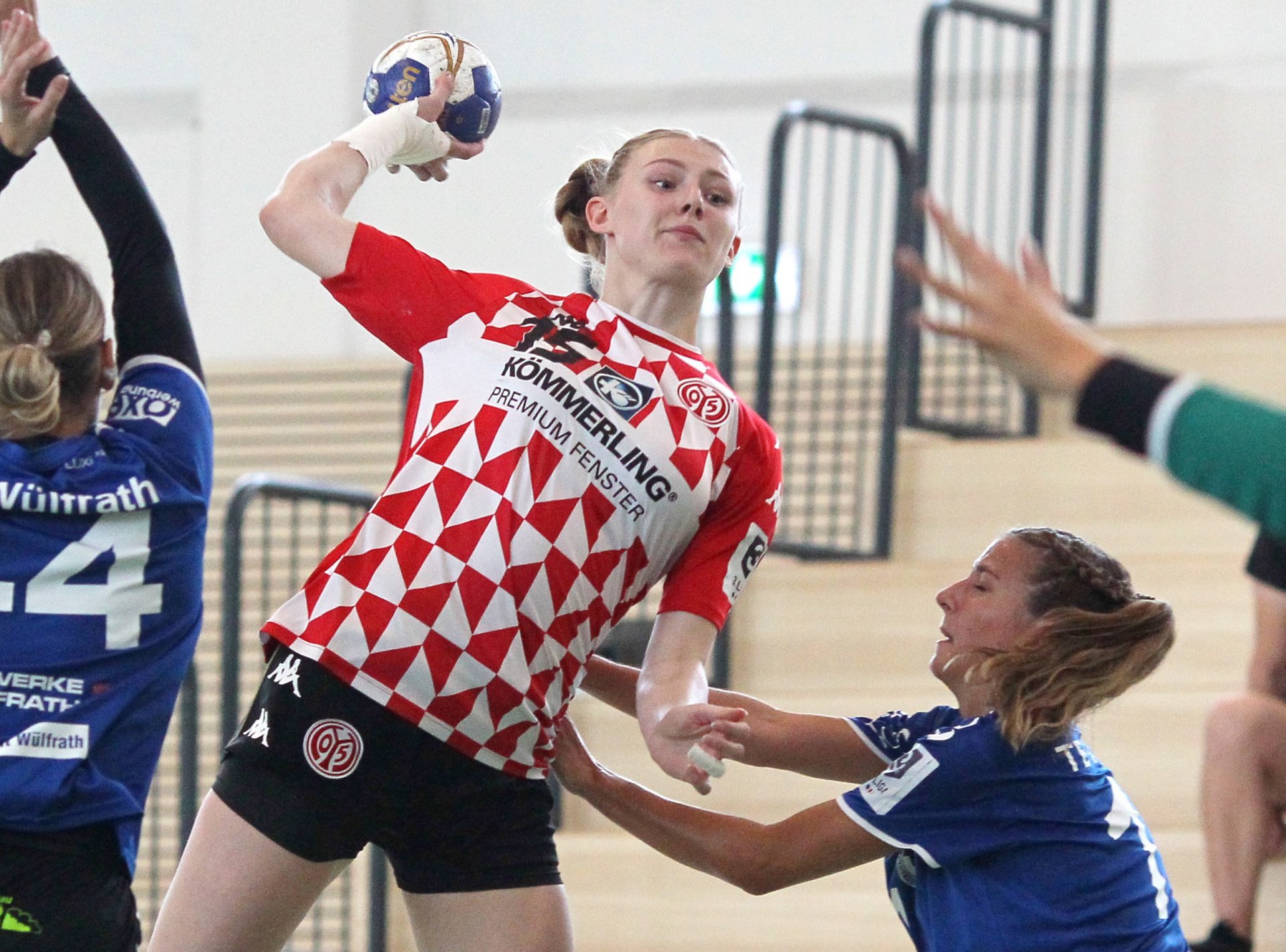 Rückraumschützin Rugile Bartaseviciute gelingt mit der Zweiten Mannschaft der 05erinnen im Frühjahr der Sprung in die neutrale Tabellenzone der Tabelle. Die Mainzerinnen gehen damit der  Abstiegsrunde aus dem Weg und können die Saison früh beenden.