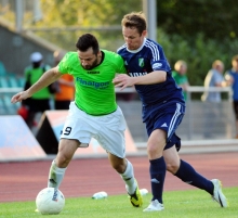 Mükkerem Serdar (l.) erzielte am Freitagabend in der 90. Minute per Foulelfmeter das 1:2. Beinahe hätte es für die Ingelheimer noch zum Ausgleich gereicht.