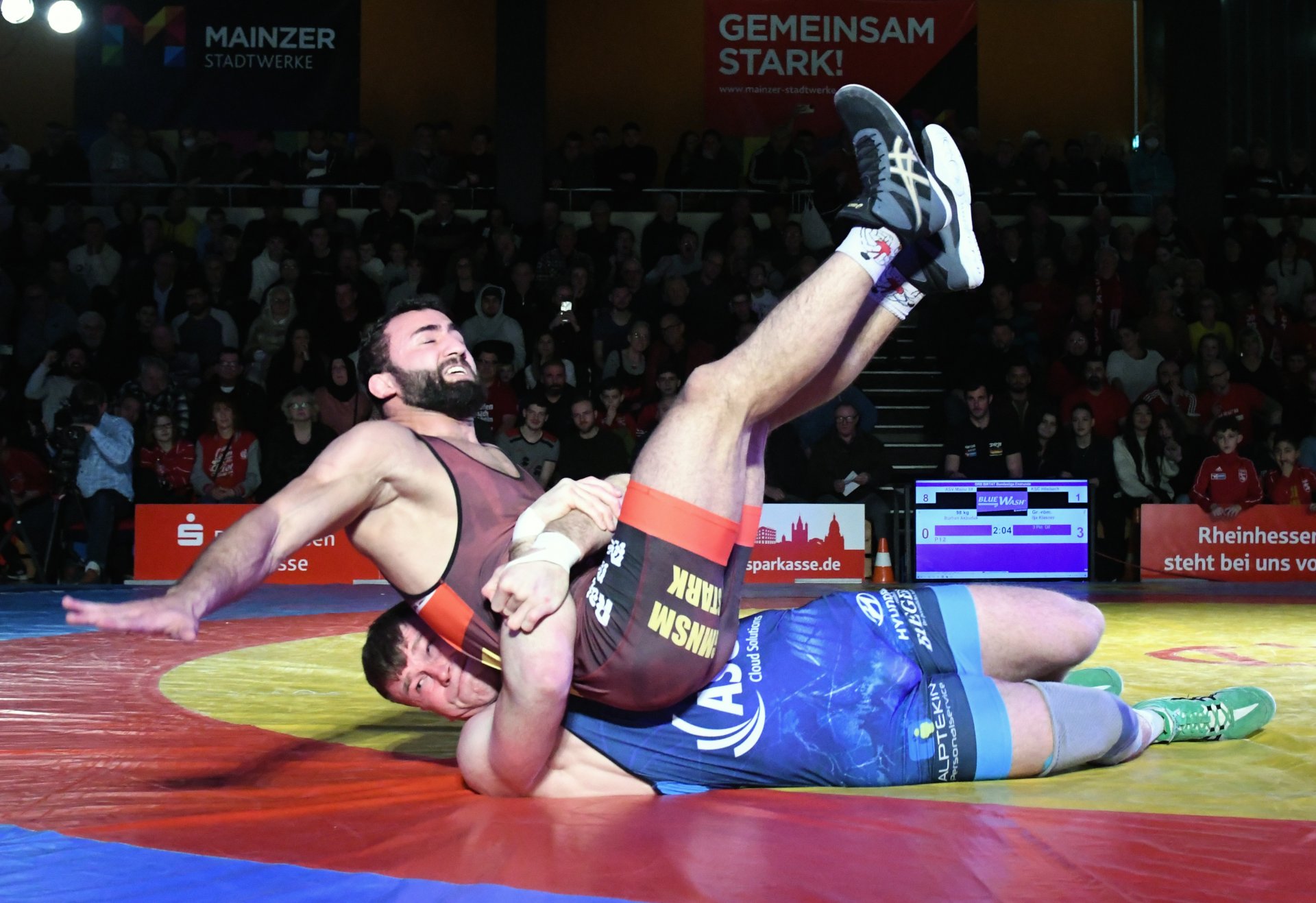 Mit Weltmeister Burhan Akbudak verspekulierten sich die Mainzer. Der Mittelgewichtler musste im Halbschwergewicht ran...