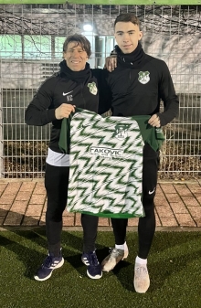 Der Trainer und sein Wunschspieler: Kayhan Cakici freut sich über TuS-Zugang Matti Rieß.
