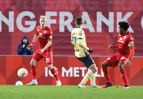 Gegen die TSG Hoffenheim bekam Andreas Hanche-Olsen (l.) seine ersten Testspielminuten. In Stuttgart könnte er am Samstag im Kader stehen.