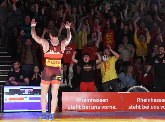 Alexander Semisorow konnte sich auch in Aschaffenburg feiern lassen. Im letzten Halfbfinalkampf brachte er den Mainzer Sieg unter Dach und Fach.