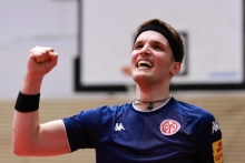 Von einer Last befreit: Luka Mladenovic nach seinem Sieg gegen den TTC Neu-Ulm.