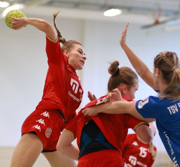 Dass Lizzy Sülzle in Wittlich zur Haupttorschützin des FSV Mainz 05 II avancierte war weniger dem Umstand zu verdanken, dass sie in der Eifel auf eine Reihe alter Bekannter traf, sie war neben Nora Schulze vielmehr einzige nominell Rückraumspielerinnen im Aufgebot und entsprechend gefordert.