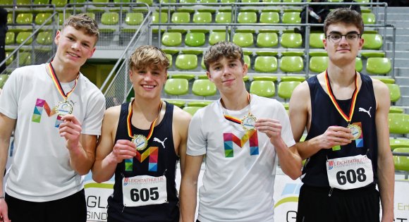 Die derzeit schnellste deutsche U-18-Staffel über 4x200 Meter: (v.l.) Jonas Holbach, Arne Merten, Tobias Wewiorka, Lutz Wexel.