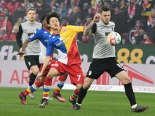 Jae-sung Lee erzielte sein drittes 1:0 in diesem Jahr, seinen ersten Bundesliga-Doppelpack und tat, wie von Stephan Kuhnert aufgetragen.