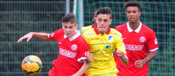 Joel Richter verwandelte eine der zahlreichen 05-Chancen in Freiburg zum 2:0.