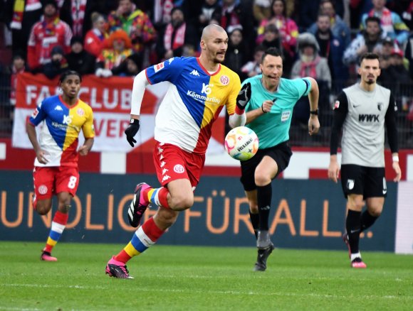 Auch gegen den FC Augsburg rackerte Ludovic Ajorque wieder unermüdlich...