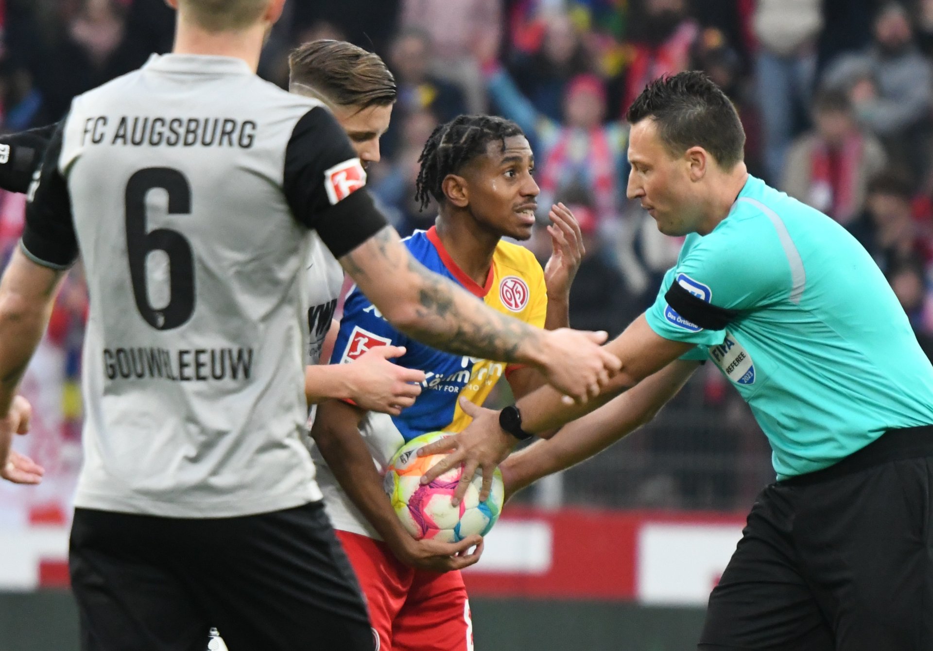 Pech hatte Leandro Barreiro, der einen Kopfball aus kurzer Distanz an den Arm bekam und dafür mit einem Elfmeter bestraft wurde, der zum 2:1 führte...