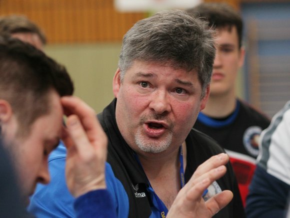 Udo Henß bleibt nach dem Abgang von Tino Stumps Teil des Trainerteams des Oberligisten, zu dem Roman Walch und Jan Ludwig stoßen.