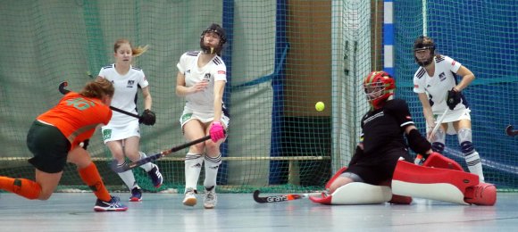 HTC-Eckenschützin Lara Kaltbeitzel (l.) ärgerte den TSV durch zwei Standardtreffer (hier zum 2:2) sowie das erste Gästetor aus dem Spiel heraus.